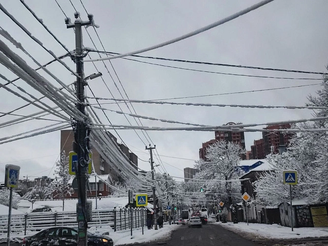 Фото: заснеженные провода в Ростове, кадр 1rnd