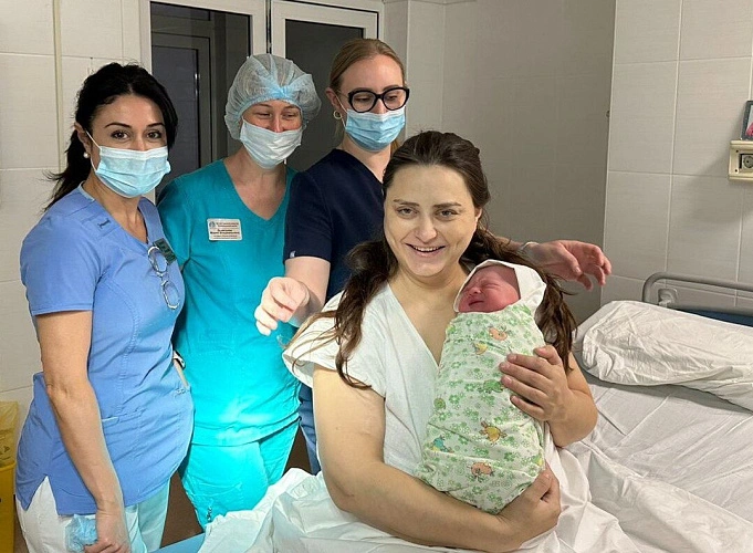 Фото: жительница Шахт с новорождённым // фото Перинатального центра Ростовской области