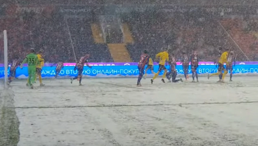 Фото: Самый снежный матч года между ФК "Ростов" и ЦСКА, кадр пресс-службы