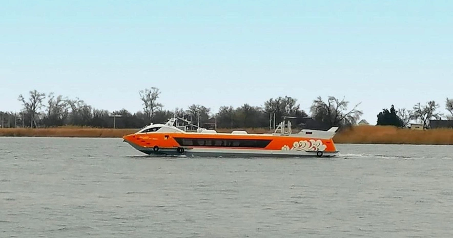 Фото: Скоростное судно "Валдай" на рейсе из Ростова в Азов, кадр администрации Азова