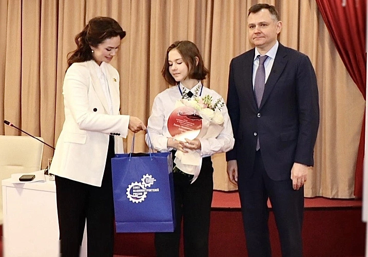 Фото: Лидия Новосельцева наградила изобретателей