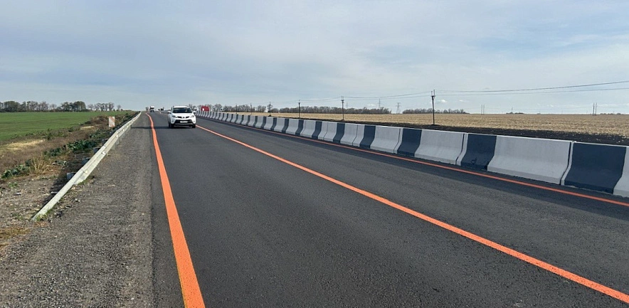 Фото: Новые полосы движения на трассе Ростов - Таганрог, фото дорожников
