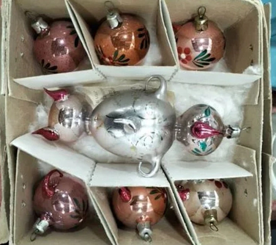 Фото: В Ростове продают советские наборы ёлочных игрушек за 3, 5 и 10 млн рублей // фото с сайта объявлений
