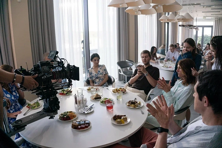 Фото: кадр со съемок сериала "День семьи"