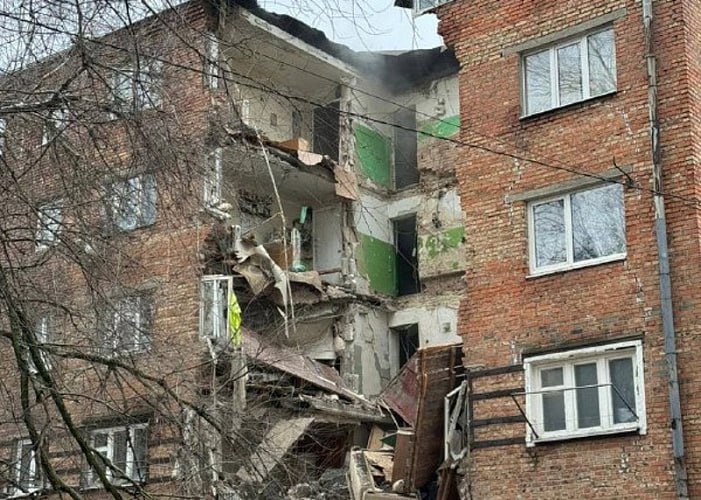 Фото: в аварийной пятиэтажке без воды и пищи остались домашние животные//фото из публикаций 1rnd.ru
