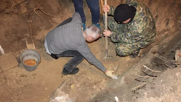 Фото: Следователи ищут закопанное тело, кадр из архива ГСУ СК по РК и Севастополю