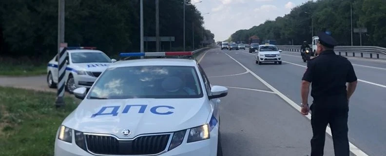 Фото: Ростовского инспектора ДПС за взятку в 100 тысяч рублей отправили под домашний арест // фото архив 1rnd Фото: Ростовского инспектора ДПС за взятку в 100 тысяч рублей отправили под домашний арест // фото архив 1rnd