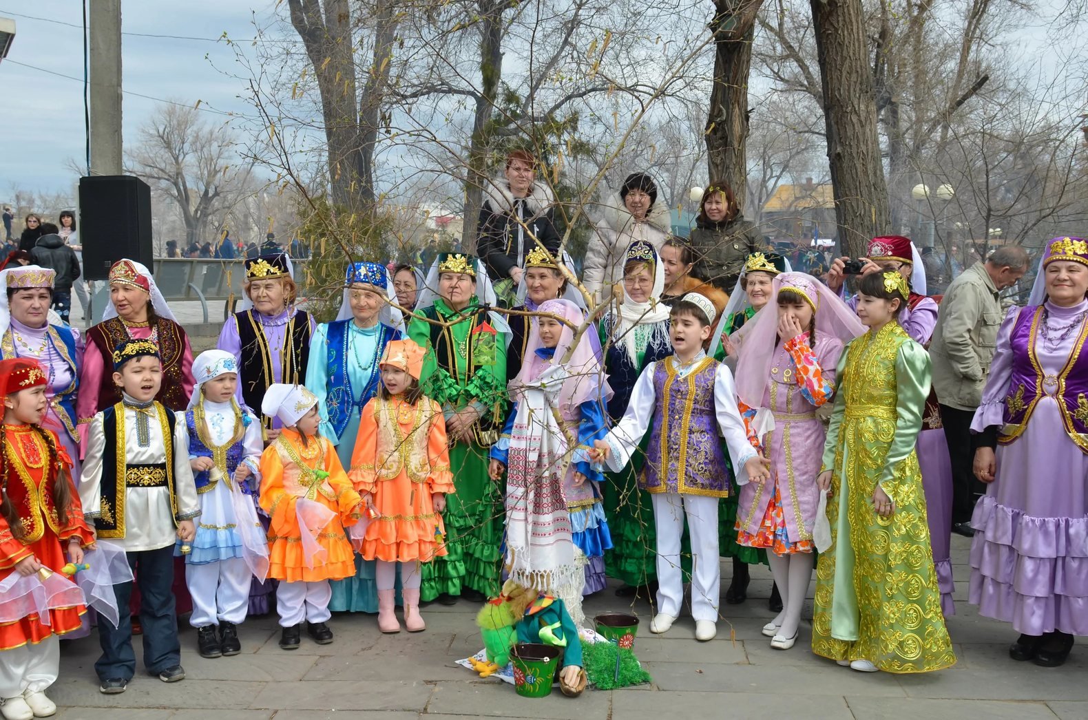 Кто отмечает навруз какие народы. Национальный праздник Навруз. Науруз праздник татарского. С праздником Науруз байрам. Праздник весны Навруз байрам татары.