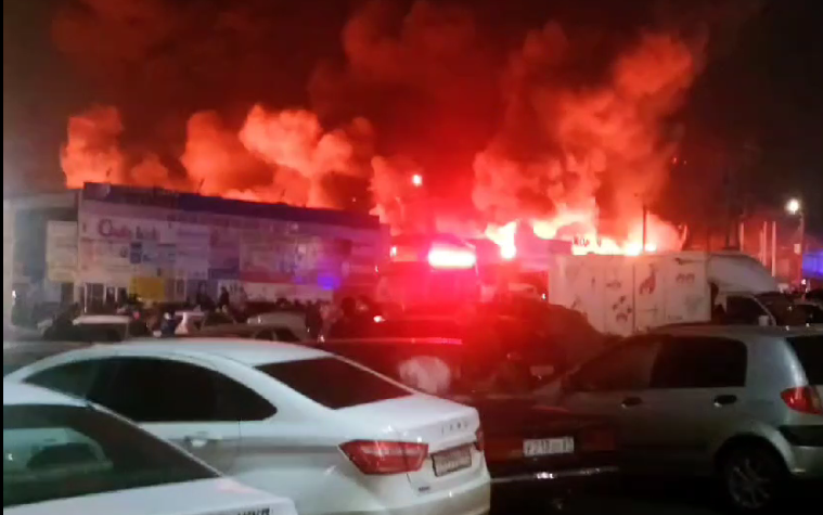 Фото: Бастрыкин поручил подготовить доклад о пожаре на ростовском рынке «Темерник» // кадр - соцсети