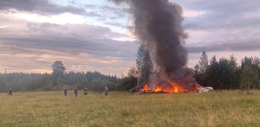 Фото: Пожар на месте падения самолёта Пригожина, кадр очевидца