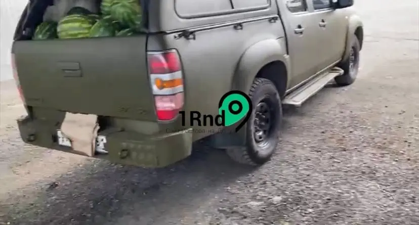 Фото: В Ростовской области дорожные инспекторы оштрафовали за тонировку водителя военного пикапа, который ехал в сторону СВО // кадр из видео