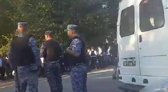 Фото: Рейд силовиков на Оганова в Ростове 20 сентября, кадр очевидца
