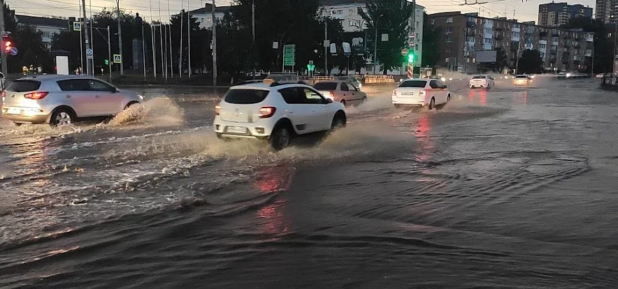 Фото: В Ростове утвердят тариф на использование ливнёвок для юридических лиц до июня 2024 // фото 1rnd