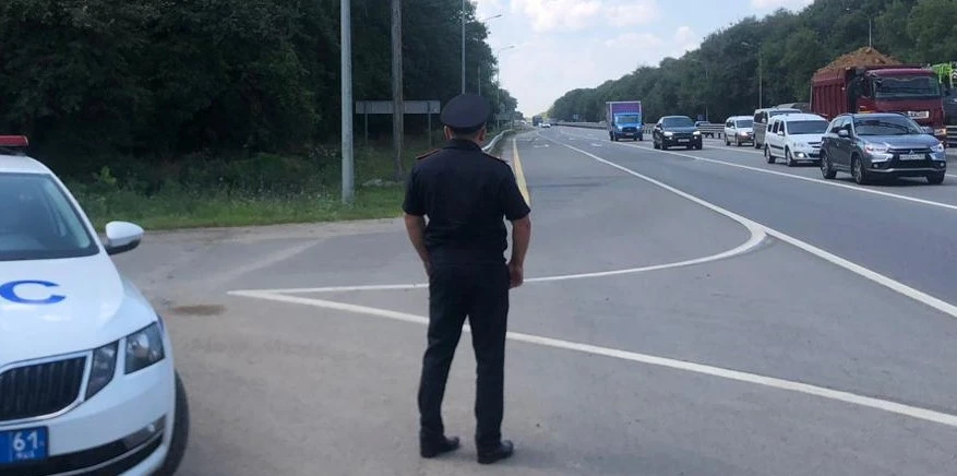 Фото:  Экс-командир Донского батальона ДПС не смог объяснить, как он заработал 31 млн рублей на дома и машины // фото архив 1rnd