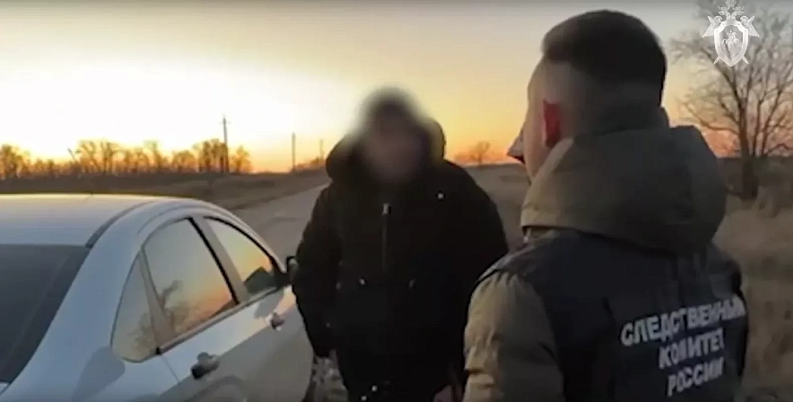 Фото: следственный эксперимент с подозреваемым // кадр СУ СК РФ по РО