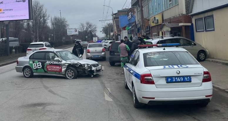 Фото: ДТП после пьяного угона и погони в Ростове, кадр ГИБДД