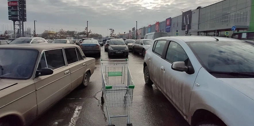 Фото: парковка ТЦ "Мега" // фото из архива 1rnd