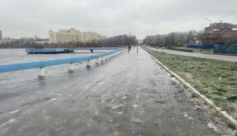 Фото: Гололёд в Ростове во время ледяного дождя, кадр ПРО