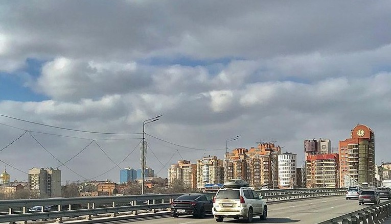 Фото: въезд в Ростов по Ворошиловскому мосту // кадр 1rnd.ru