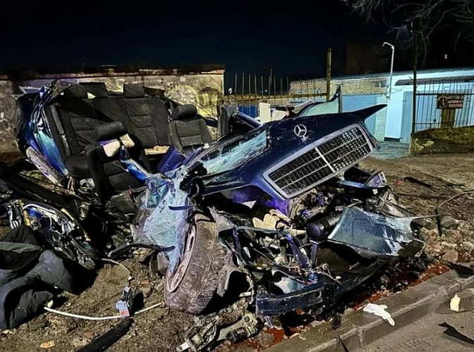 Фото: Машина после столкновения с деревом на 2-й Краснодарской, кадр ГИБДД