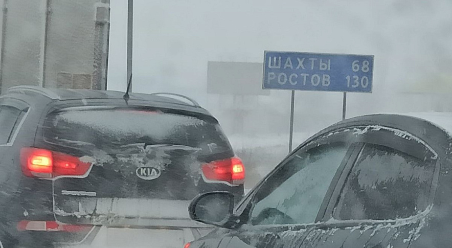 Фото: прбка на трассе М-4 "Дон" 8 января \\ фото подписчика 1rnd.ru