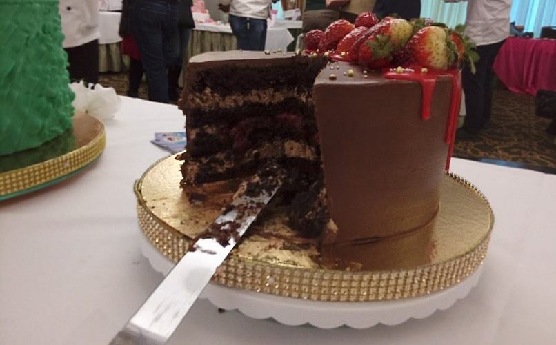 Фото: Шоколадный торт с клубникой, кадр 1rnd