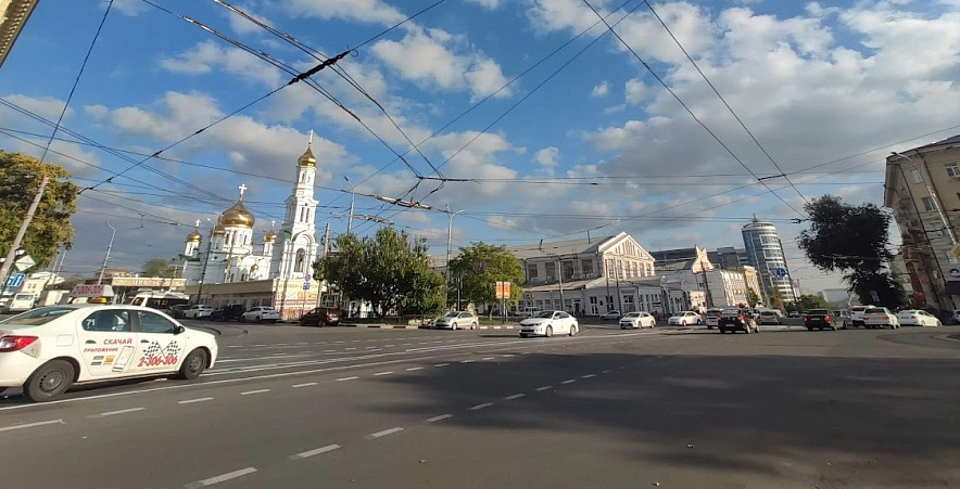 Фото: Соборная площадь Ростова в солнечную погоду, кадр 1rnd