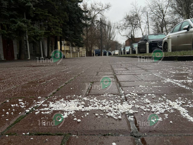 Фото: В Ростове из-за ледяного дождя дороги и тротуары покрылись опасной коркой // фото 1rnd