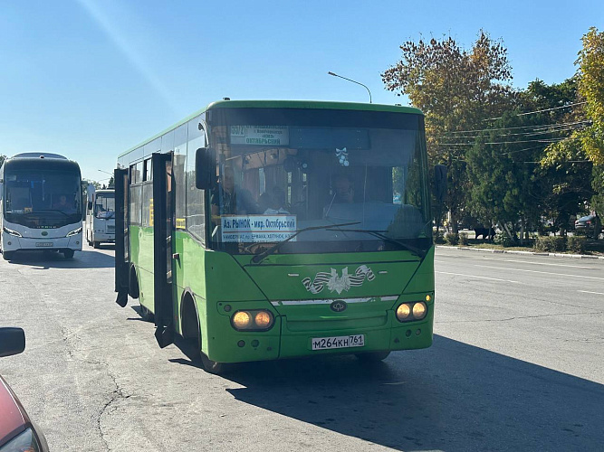 Фото: Автобусы на улицах Новочеркасска, кадр Дениса Лагутина