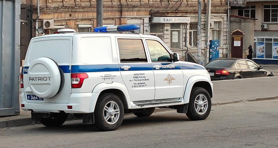 Фото: автомобиль полиции в центре Ростова, кадр 1rnd Фото: автомобиль полиции в центре Ростова, кадр 1rnd