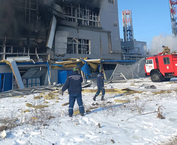 Фото: Губернатор Голубев: взрыв на заводе в Шахтах не связан с атакой БПЛА // фото МЧС РО