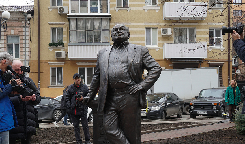 Фото: Прилепин назвал “тоскливой неуместностью” открытие памятника Жванецкому в Ростове, фото 1rnd