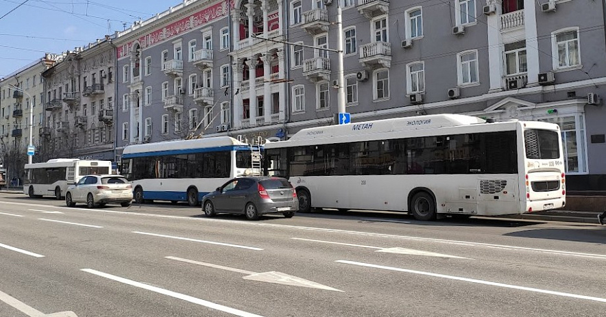 Фото: Остановка общественного транспорта в Ростове, кадр 1rnd