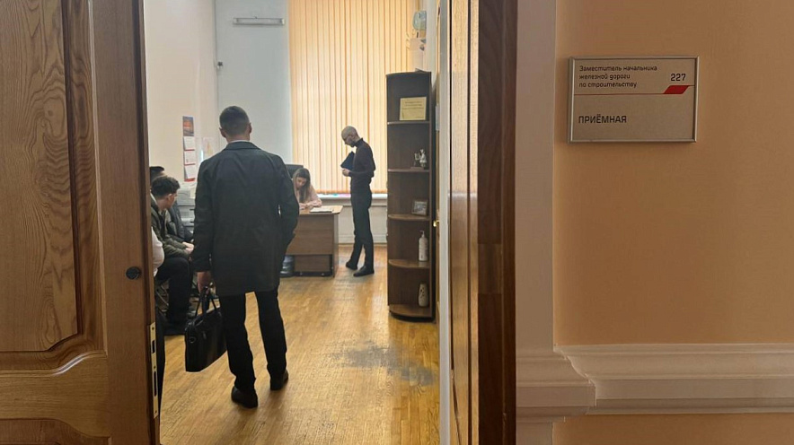 Фото: Обыски в кабинете Константина Крята, кадр ТГ "Выстрел в голову"