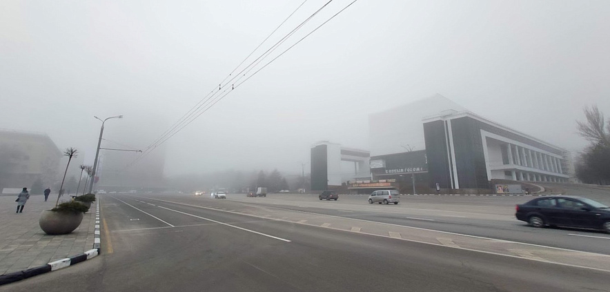 Фото: Густой туман на Театральной площади Ростова, кадр 1rnd
