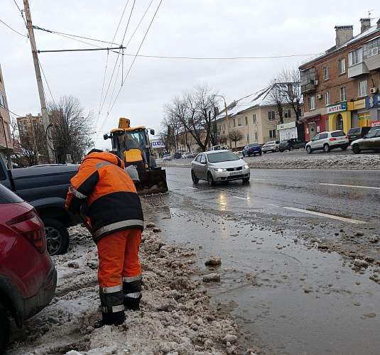 Фото: Почему в Ростове не тает лёд, объяснил глава городского департамента ЖКХ // фото мэрии Ростова