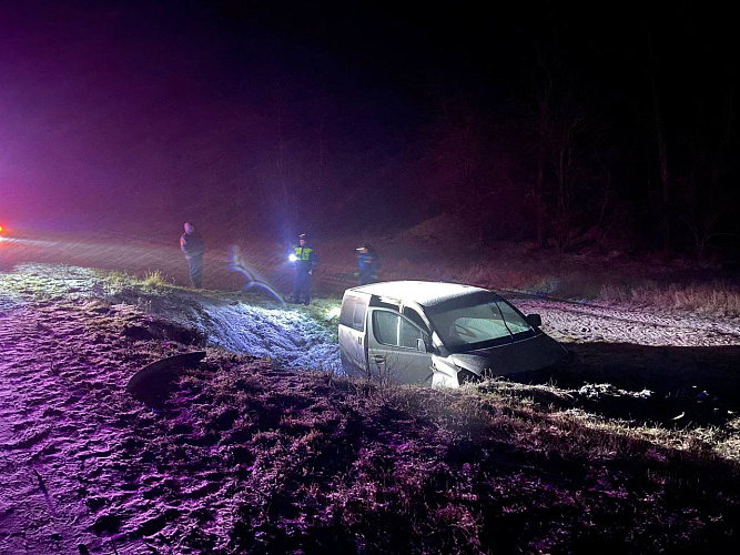 Фото: Водитель минивэна насмерть разбился на трассе в Ростовской области, фото ГИБДД РО