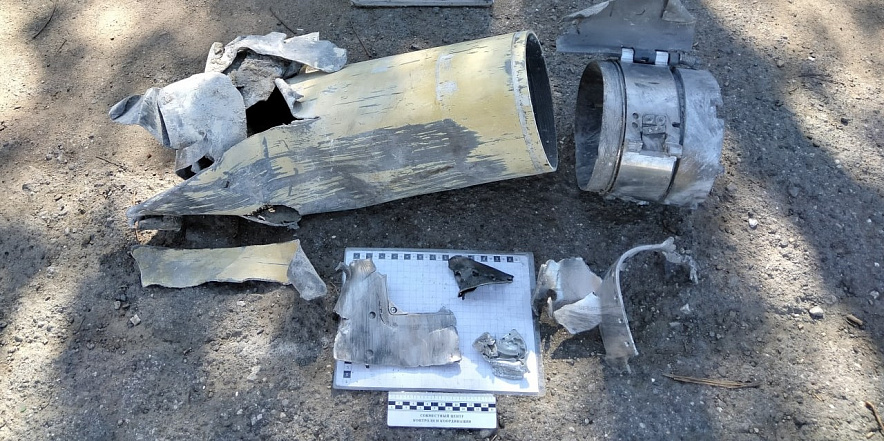 Фото: Обломки сбитой ракеты, кадр СЦКК
