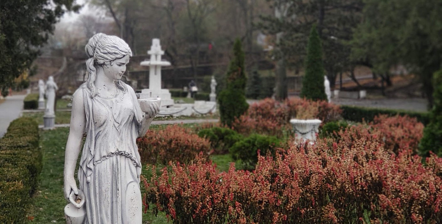 Фото: Женская скульптура в ростовском парке Горького , кадр 1rnd