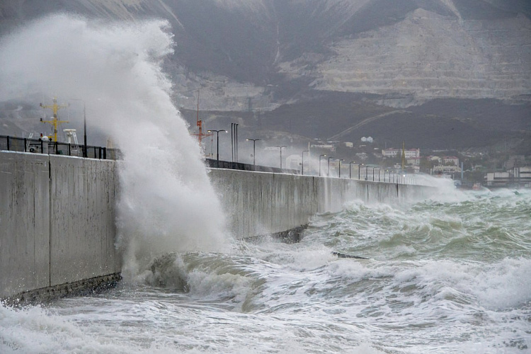 Фото: шторм на Чёрном море \\ фото Sega Black-Sea