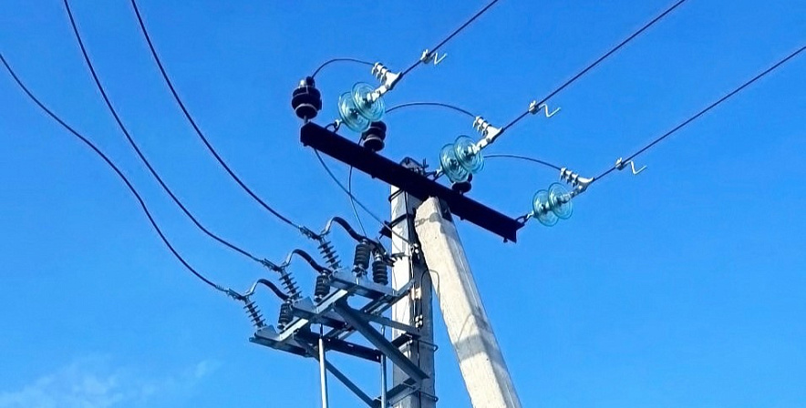 Фото: Электрические провода, кадр "Донэнерго"