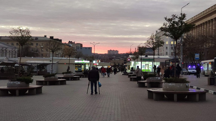 Фото: Холодный закат на Соборной площади Ростова, кадр 1rnd
