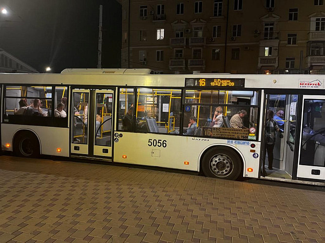 Фото:  Автобус на западном развороте Ростова, кадр пресс-службы администрации