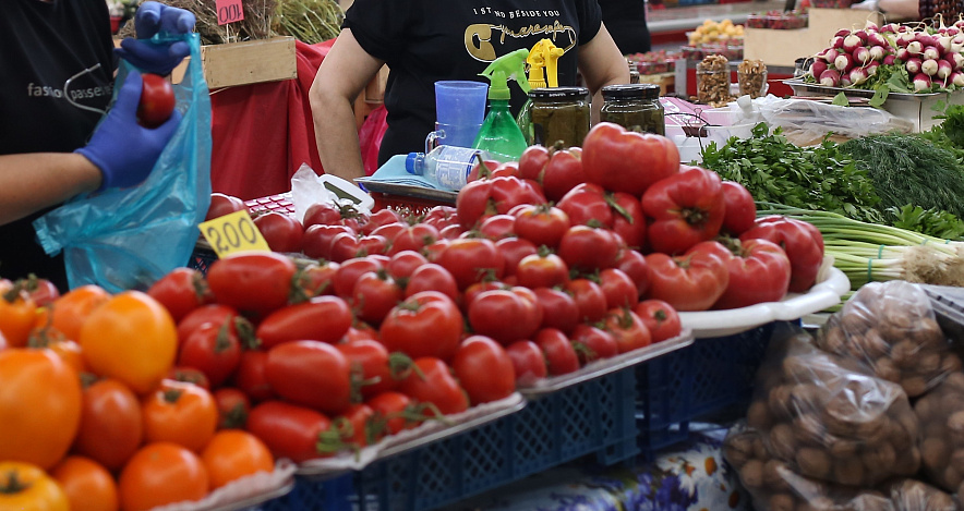 Фото: Помидоры на прилавке рынка в Ростове, кадр 1rnd