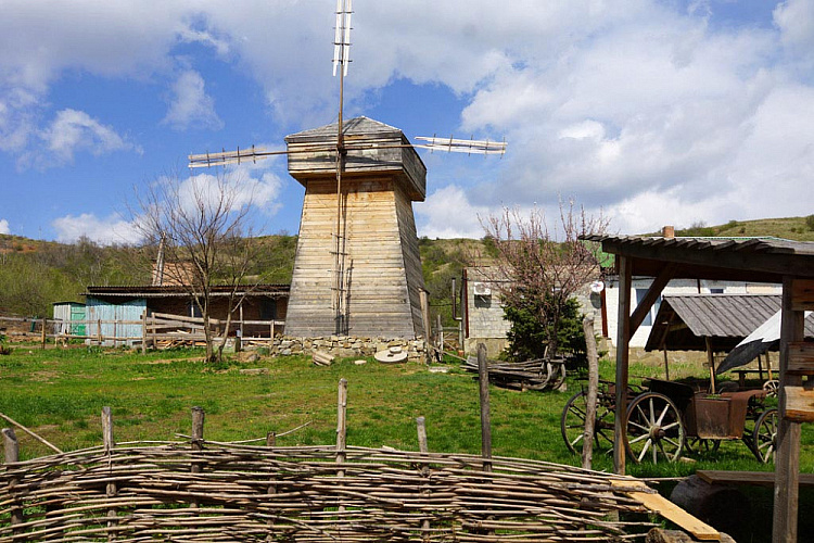 Фото: Аркадия Будницкого и сайт этно-археологического комплекса «Затерянный мир» 