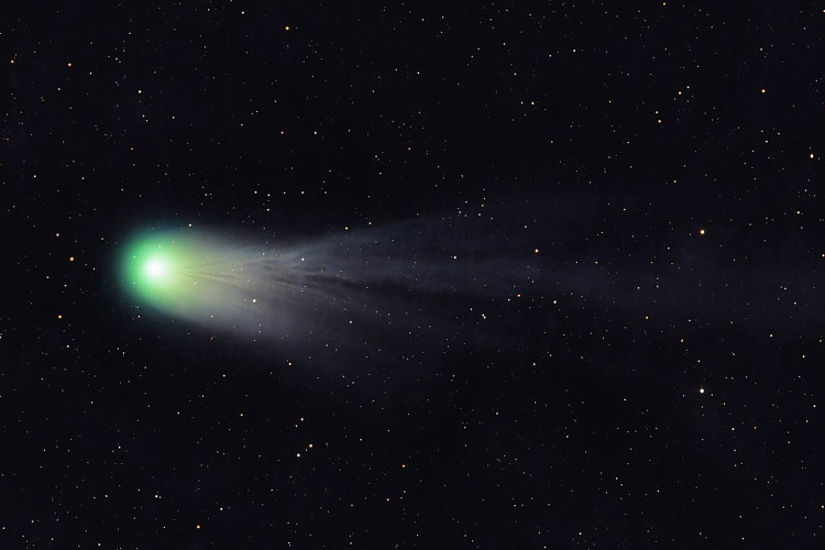 Фото: Авторы снимков кометы и Туманности Андромеды: Алексей Поляков и Сергей Попов
