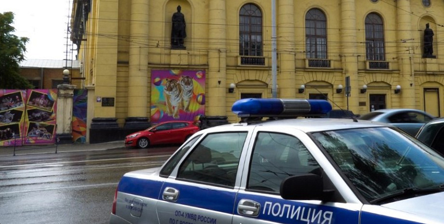 Фото: Вид на ворота ростовского цирка со стороны полиции, кадр 1rnd