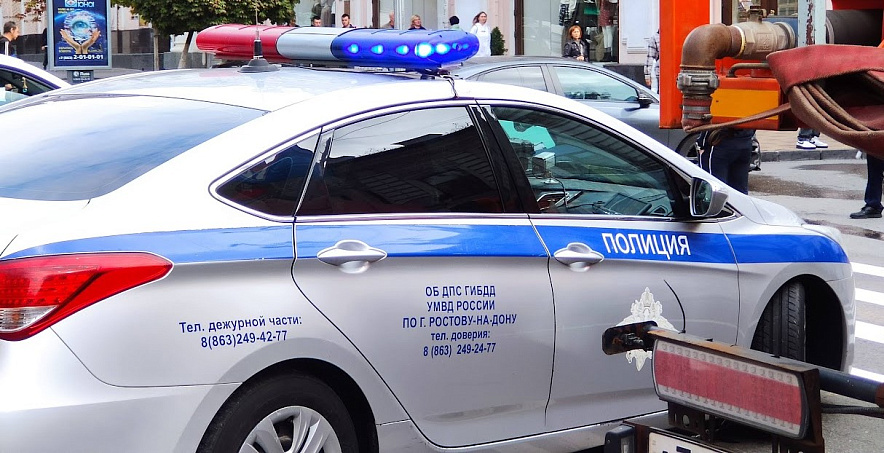 Фото: Машина полиции в центре Ростова, кадр 1rnd