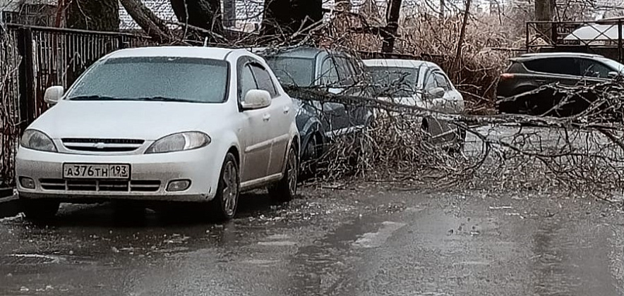 Фото: Заледеневшие автомобили в Ростове, кадр очевидца