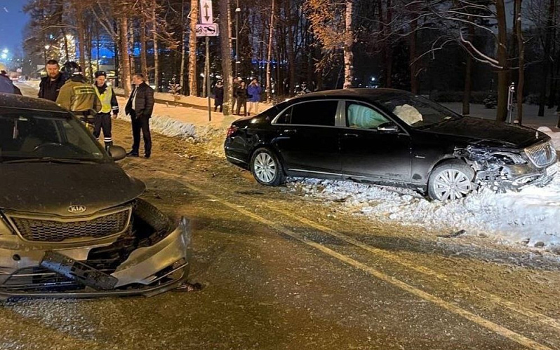 Фото: Авария с автомобилем Басты в Санкт-Петербурге, кадр https://t.me/yobajur